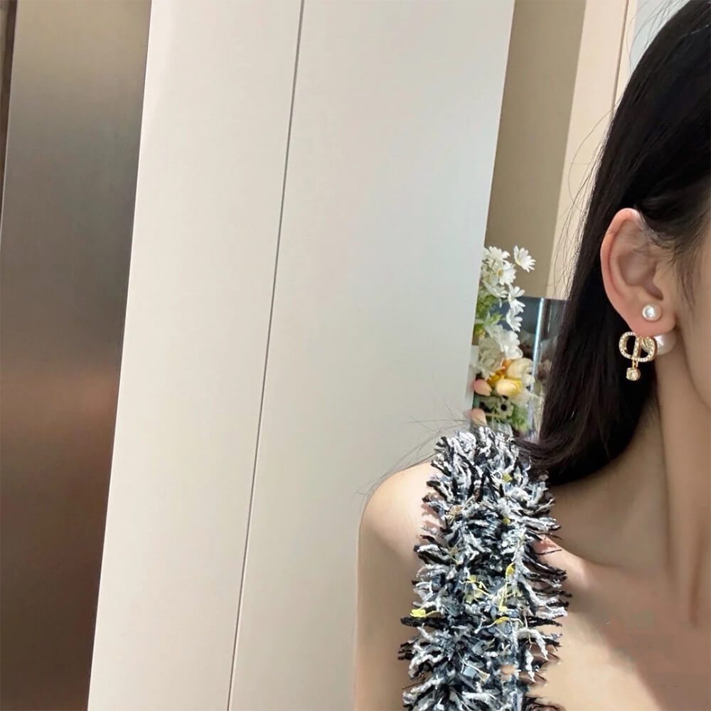 D10r PEARL EARRINGS