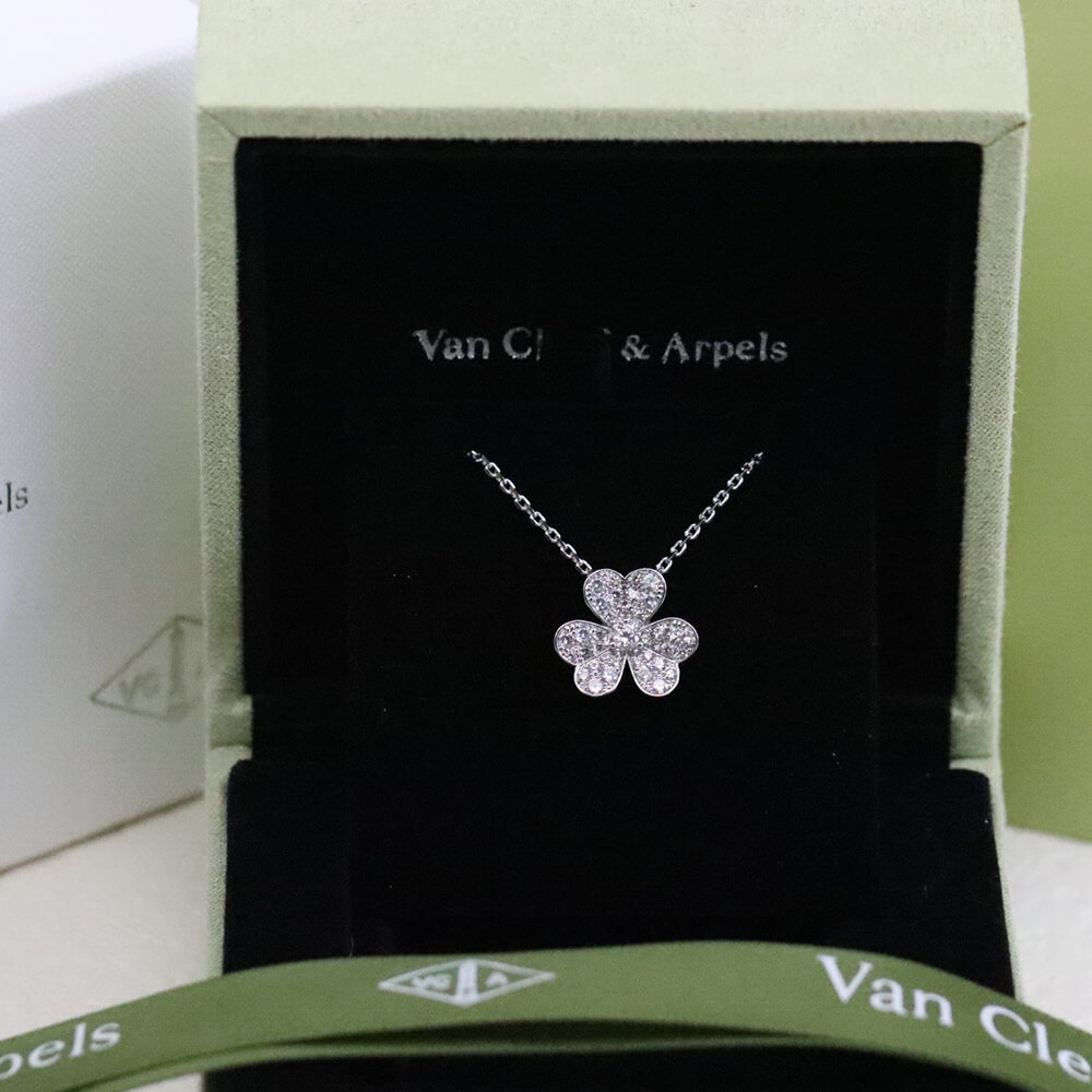 V*n Cl**f & Arpels Necklace