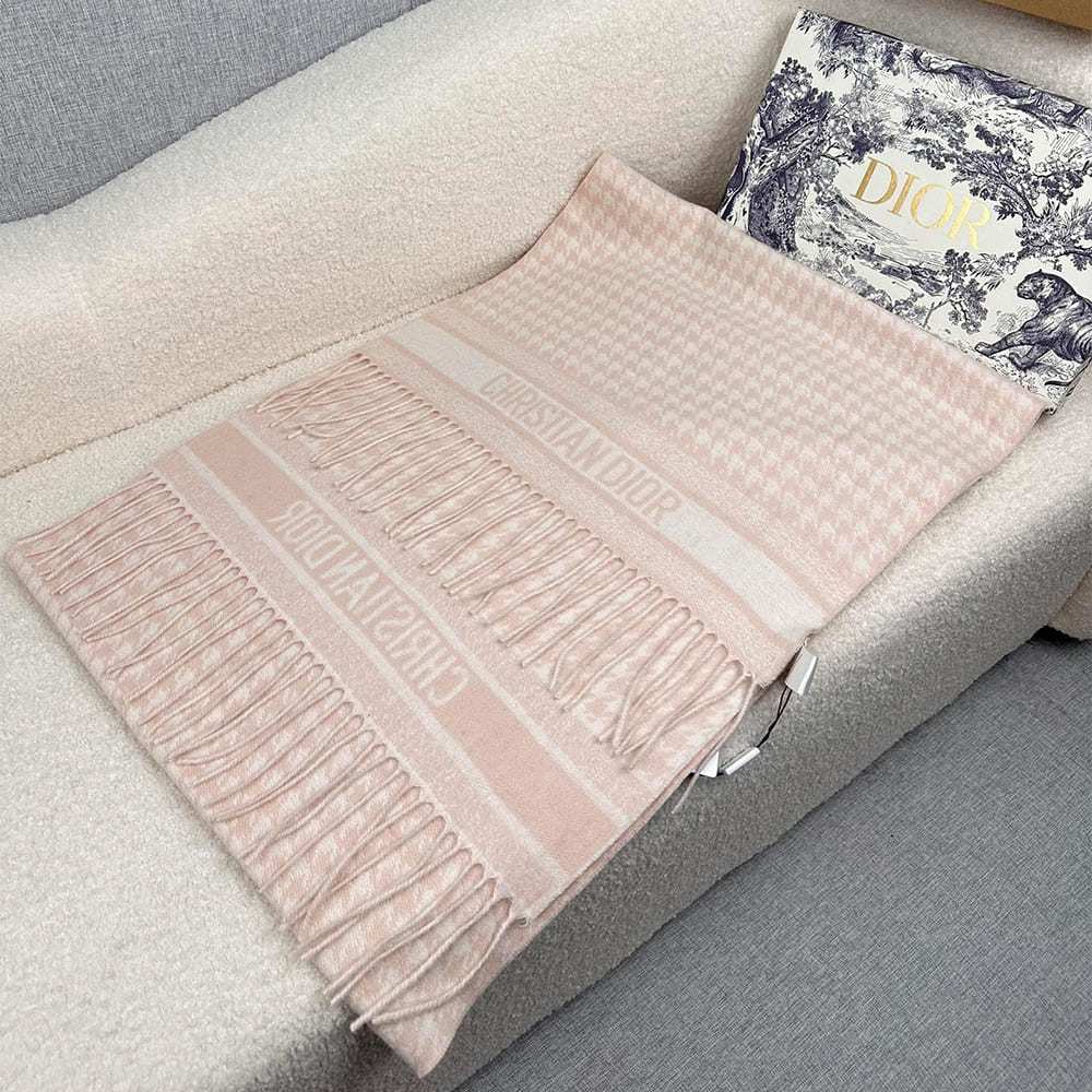 D10r Knit Scarves