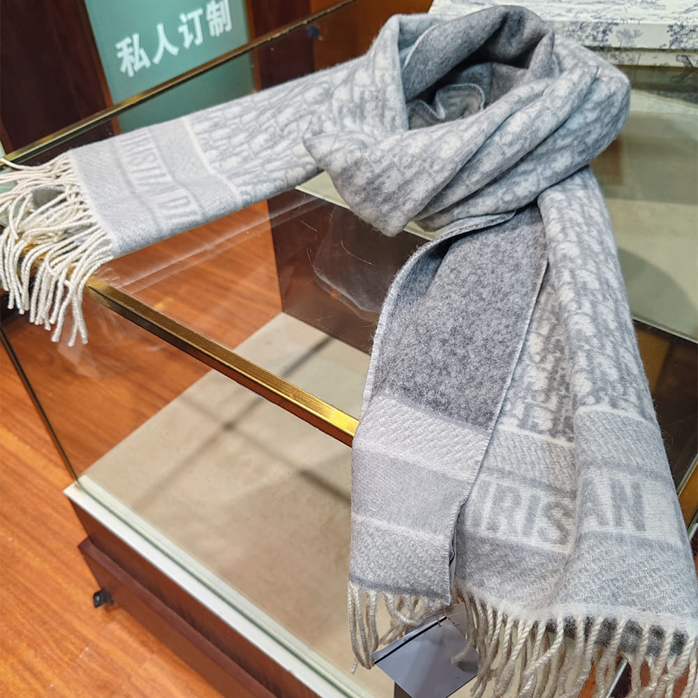 D10r Printed scarf