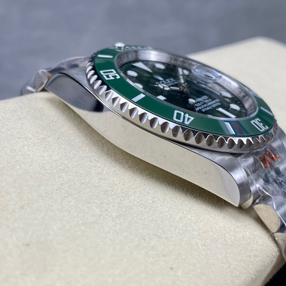 R01ex Submariner Date