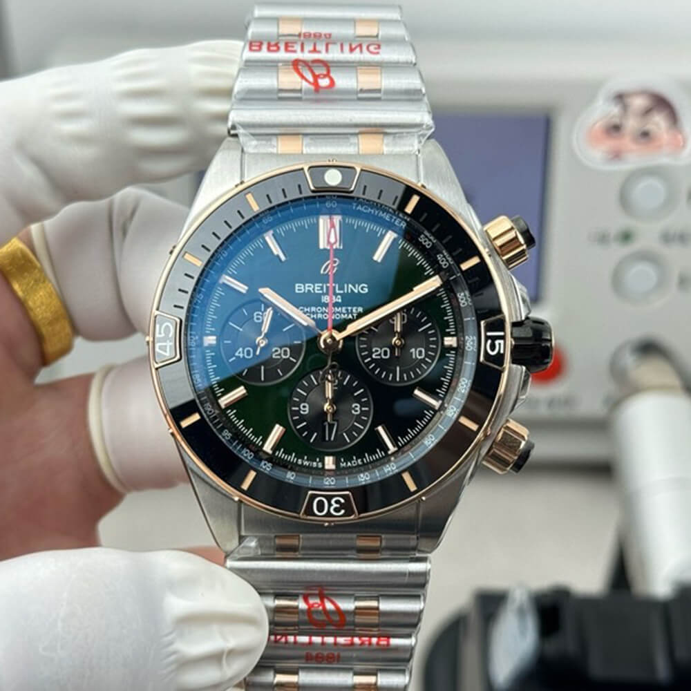 Breitling S*per Chronomat B01 44