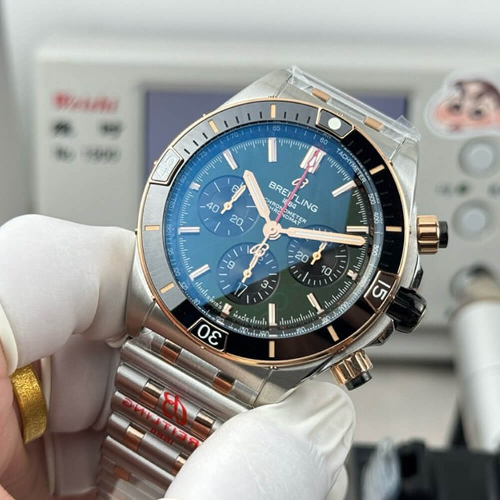 Breitling S*per Chronomat B01 44