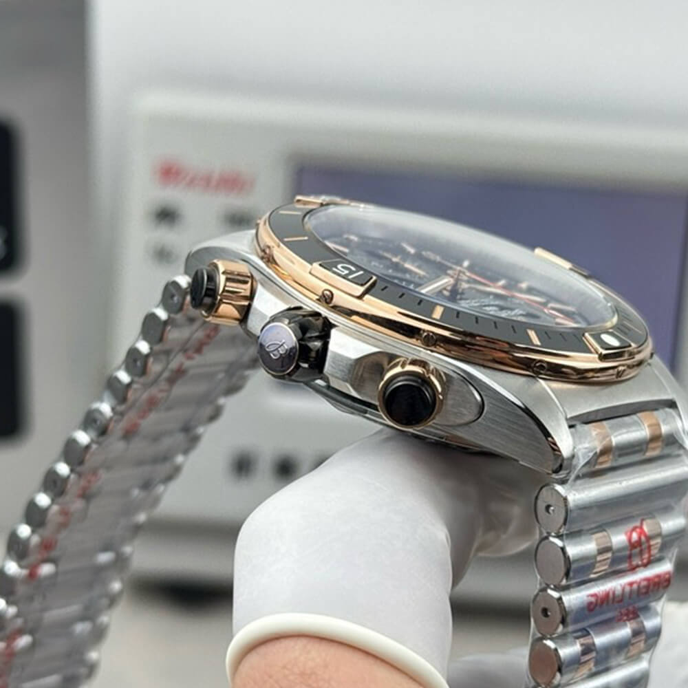 Breitling S*per Chronomat B01 44
