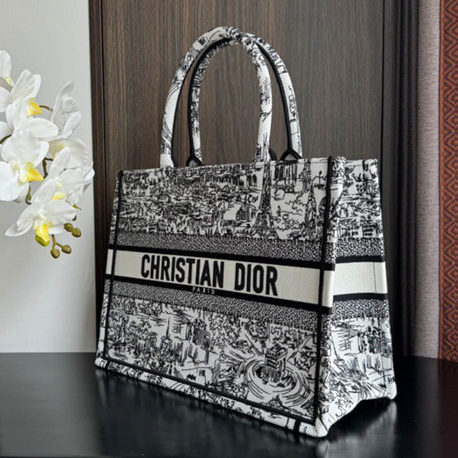 Medium D10r Book Tote