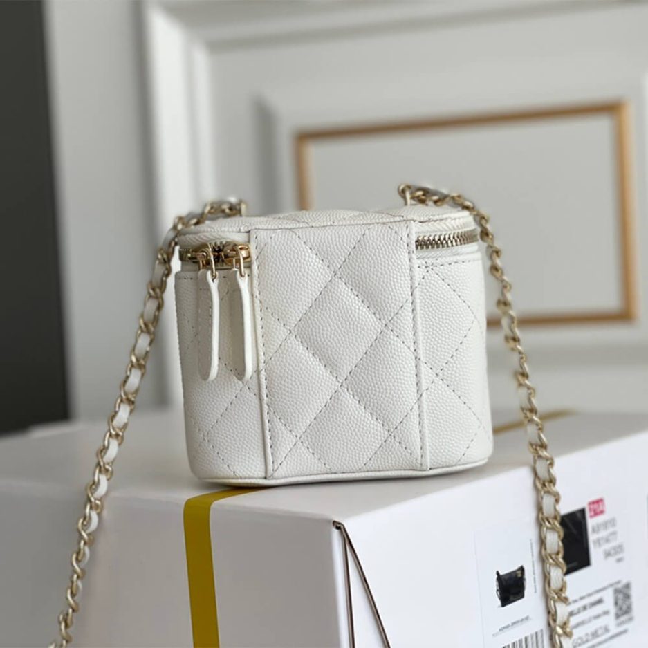 Ch**el chain cosmetic bag
