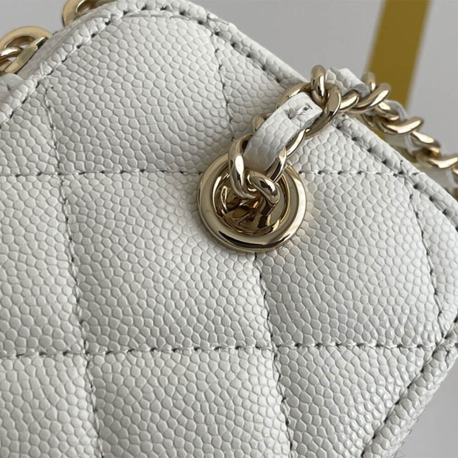 Ch**el chain cosmetic bag