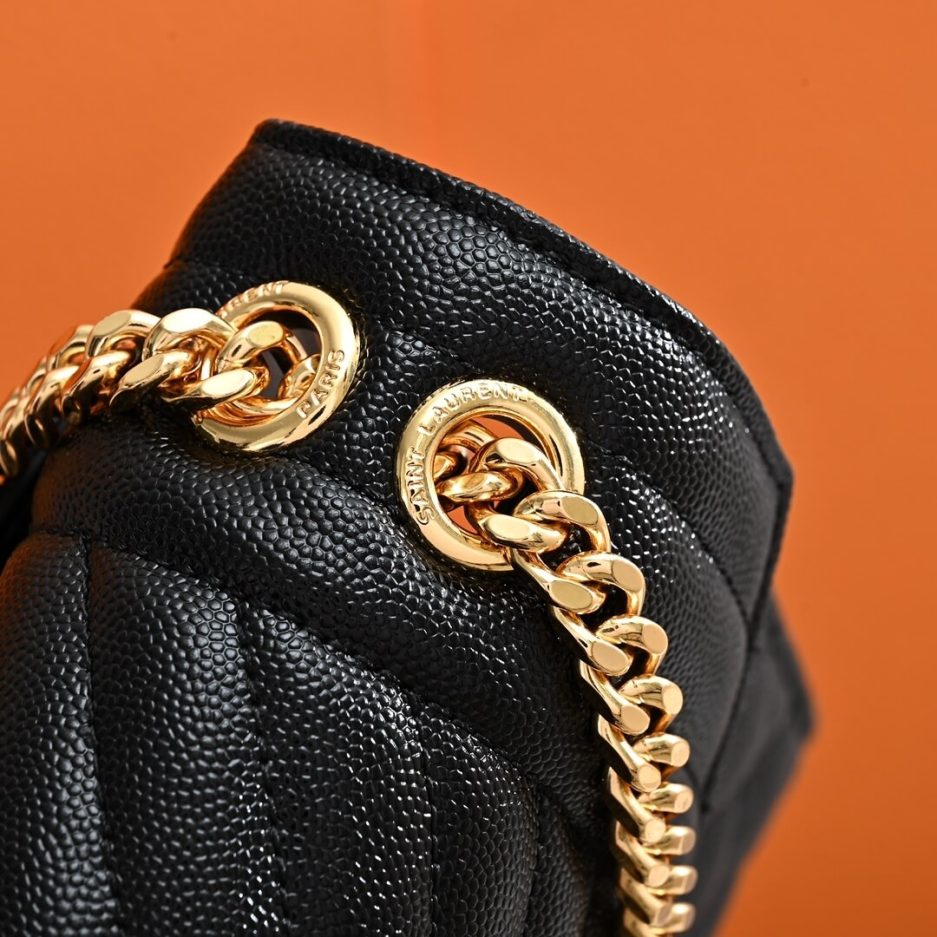 Y51 ENVELOPE MEDIUM IN QUILTED GRAIN DE POUDRE EMBOSSED LEATHER