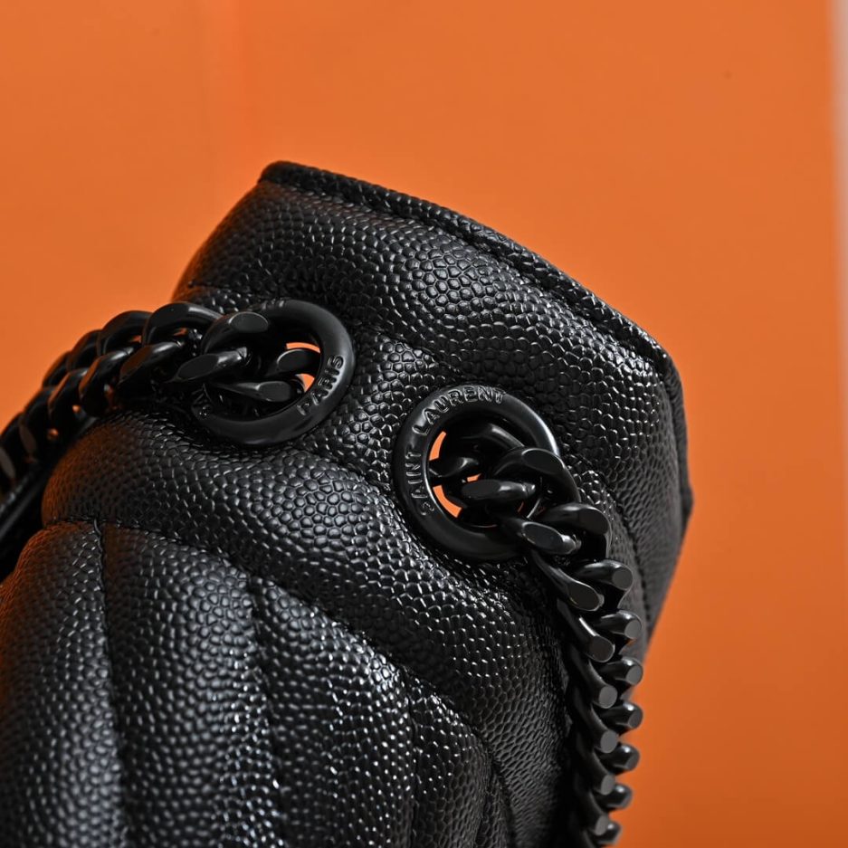Y51 ENVELOPE MEDIUM IN QUILTED GRAIN DE POUDRE EMBOSSED LEATHER