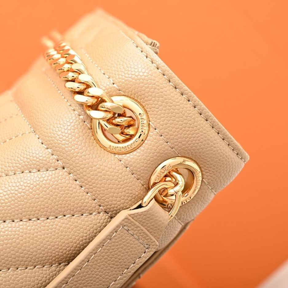 Y51 ENVELOPE MEDIUM IN QUILTED GRAIN DE POUDRE EMBOSSED LEATHER