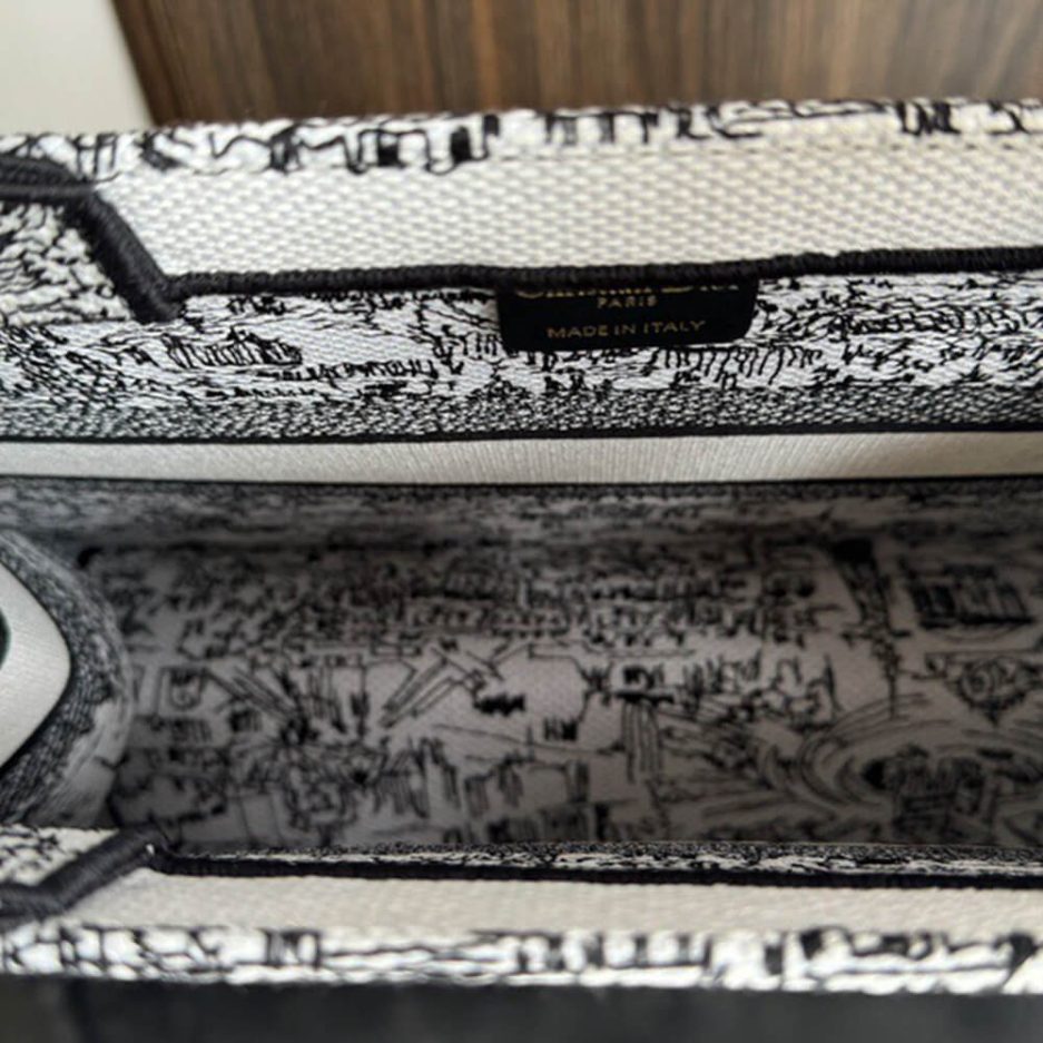 Medium D10r Book Tote