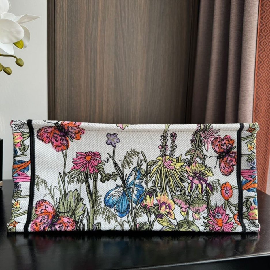Medium D10r Book Tote