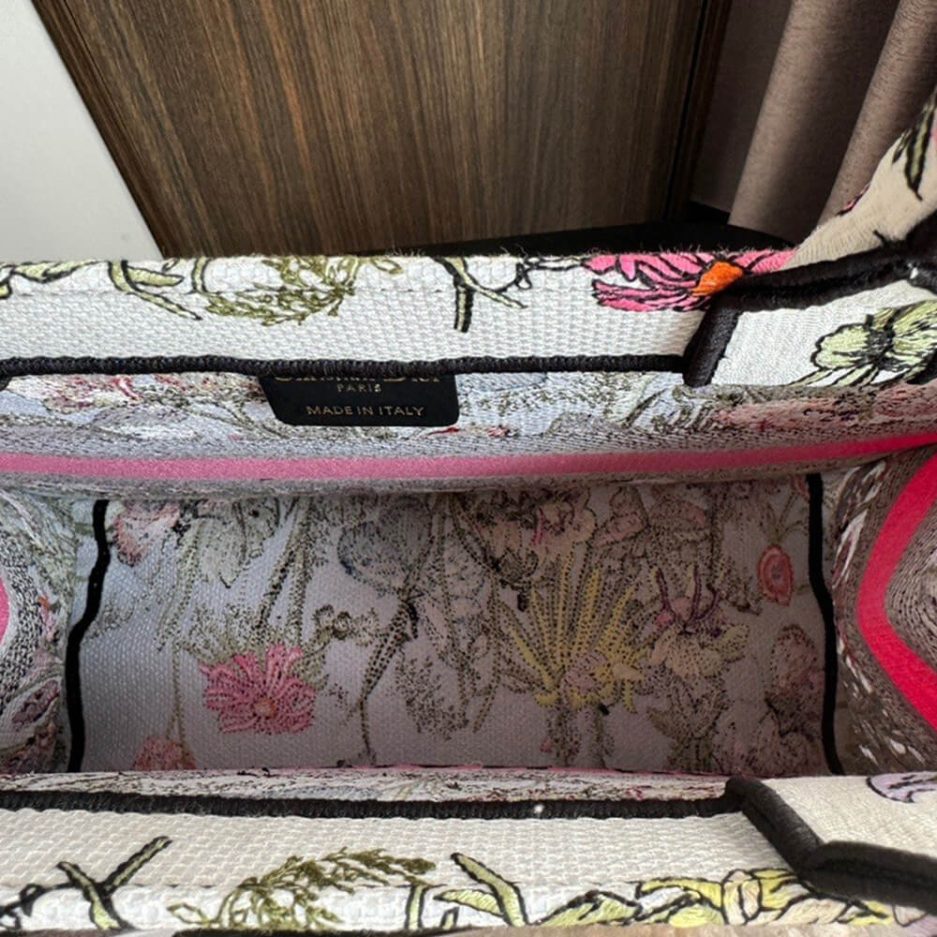 Medium D10r Book Tote