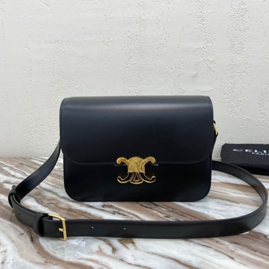 Ce1i*e CLASSIQUE TRIOMPHE BAG IN CALFSKIN