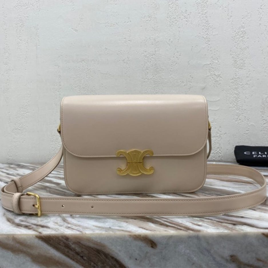 Ce1i*e CLASSIQUE TRIOMPHE BAG IN CALFSKIN