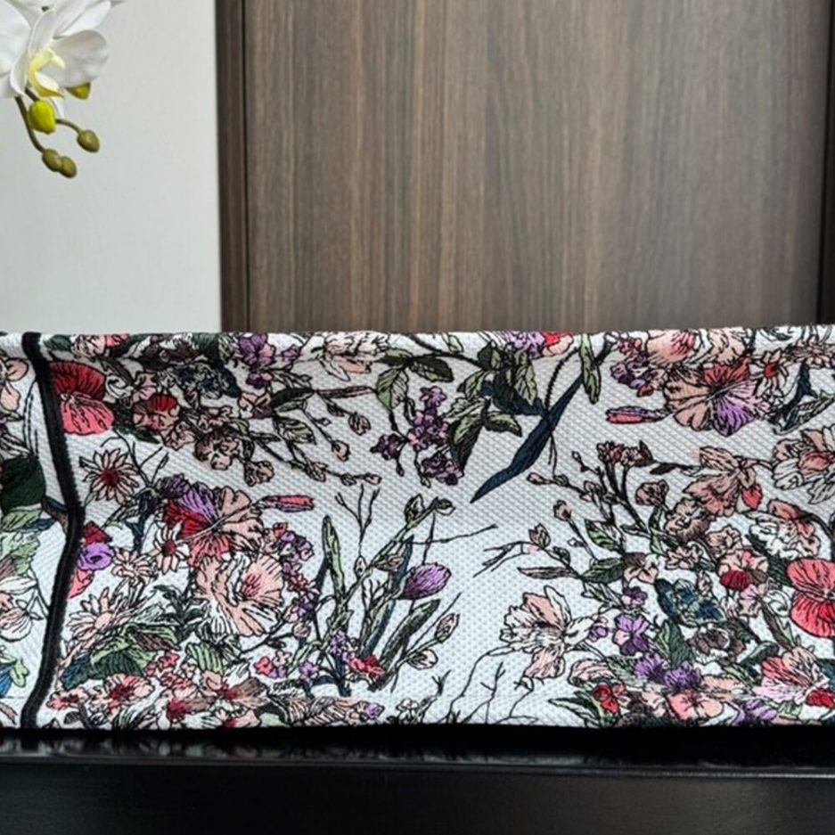 Medium D10r Book Tote