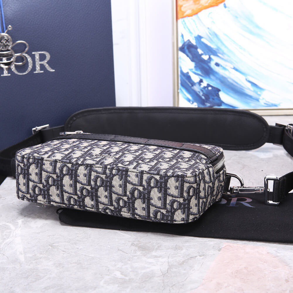 D10r SAFARI MESSENGER BAG