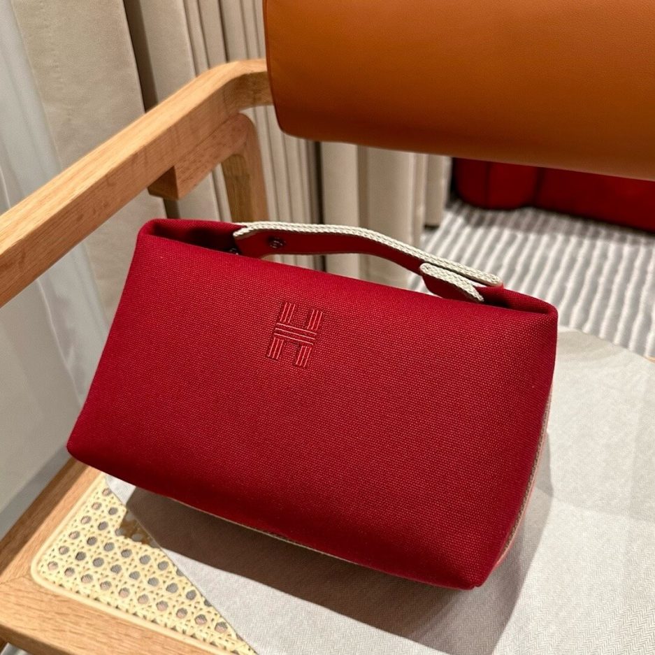 H**me5 toiletery bag