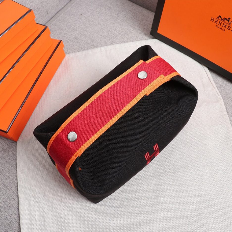 H**me5 toiletery bag