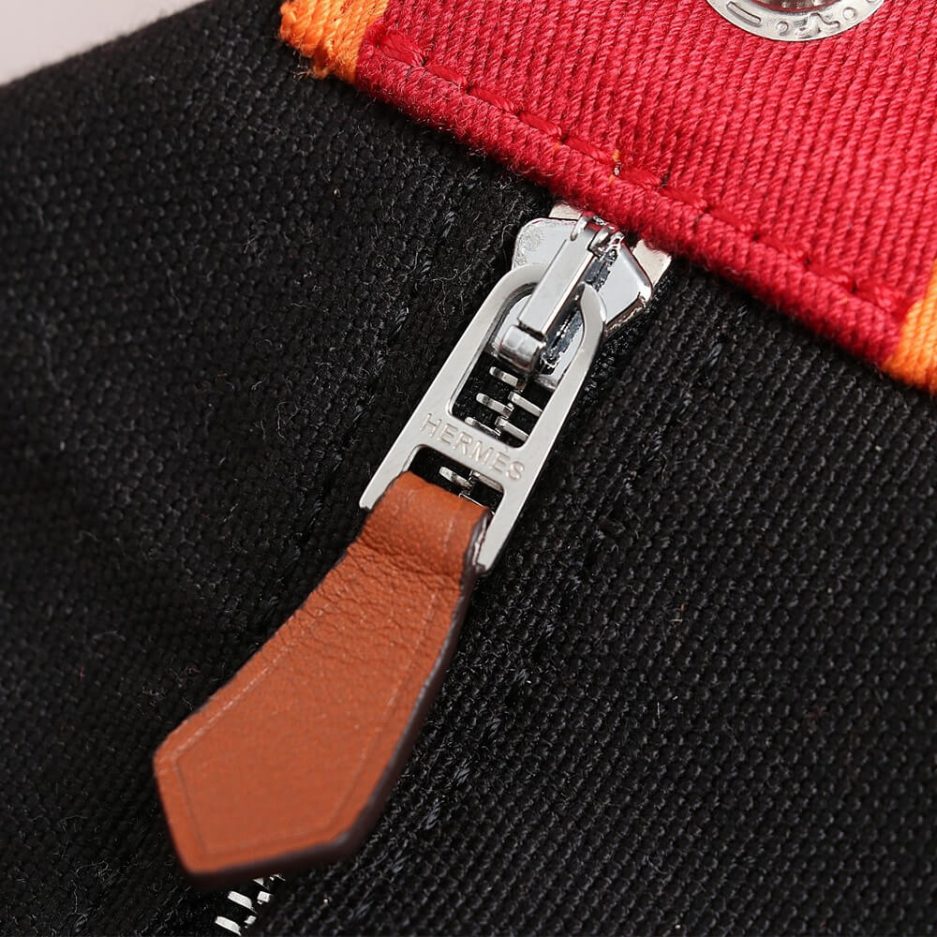 H**me5 toiletery bag