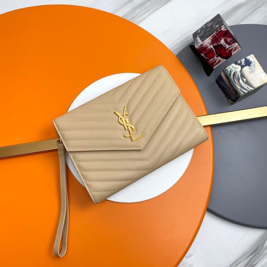 Y51 CASSANDRE matelassé leather flap clutch