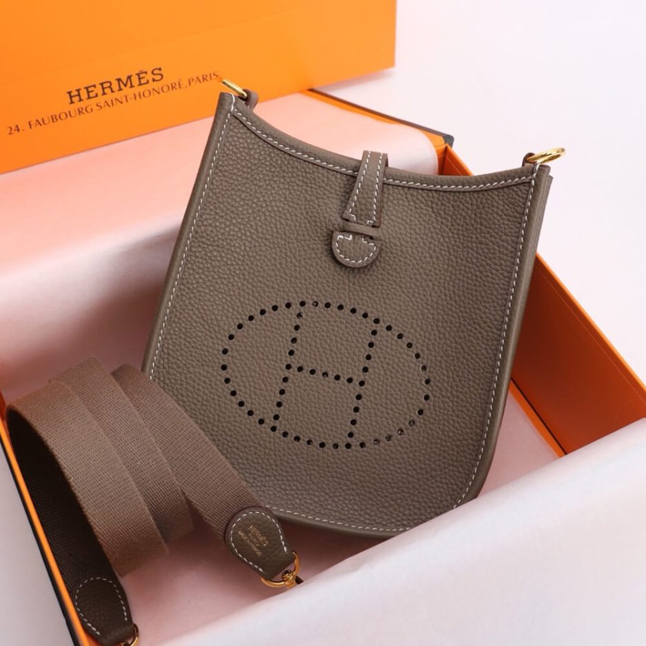 H**me5 Evelyne 16