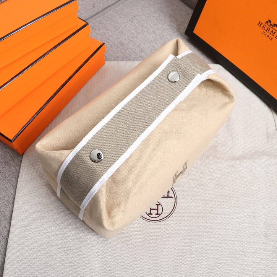 H**me5 toiletery bag