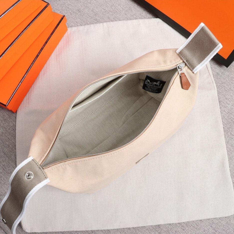 H**me5 toiletery bag