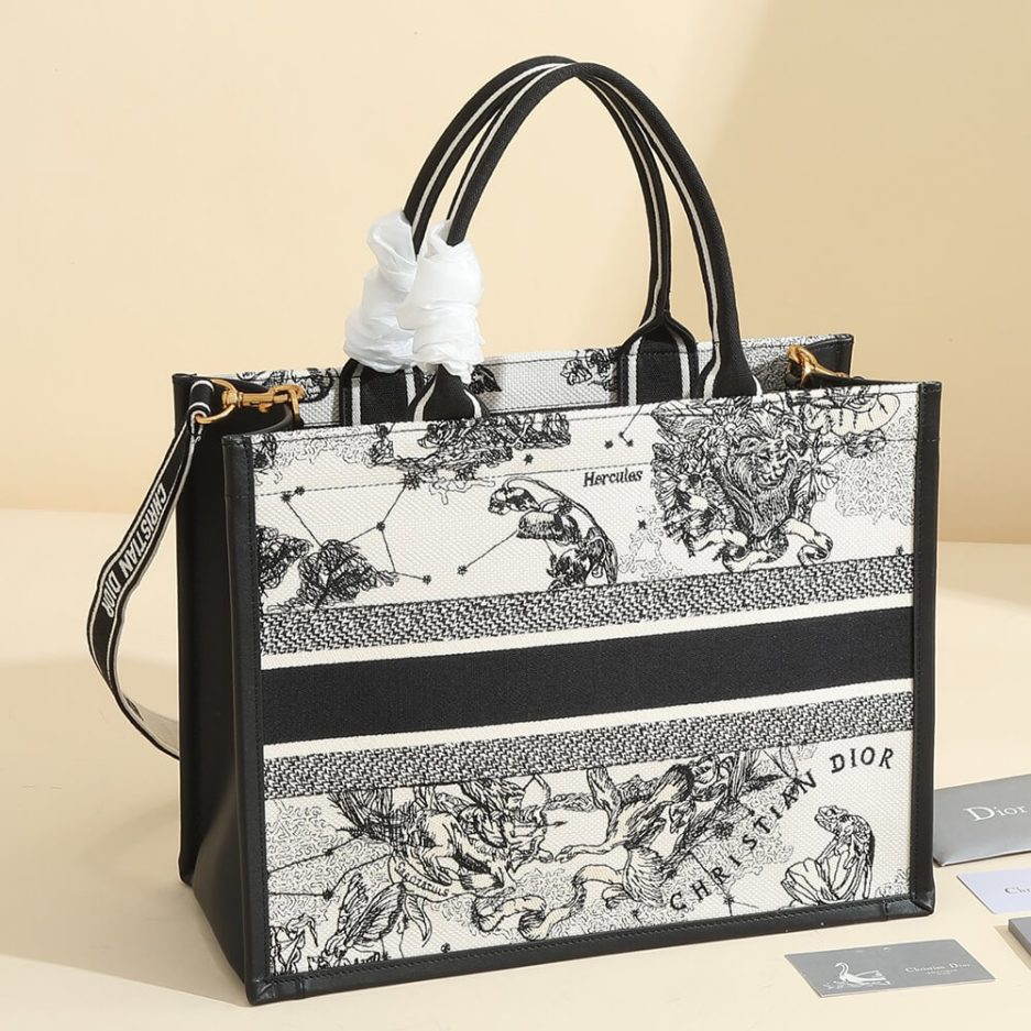Medium D10r Book Tote