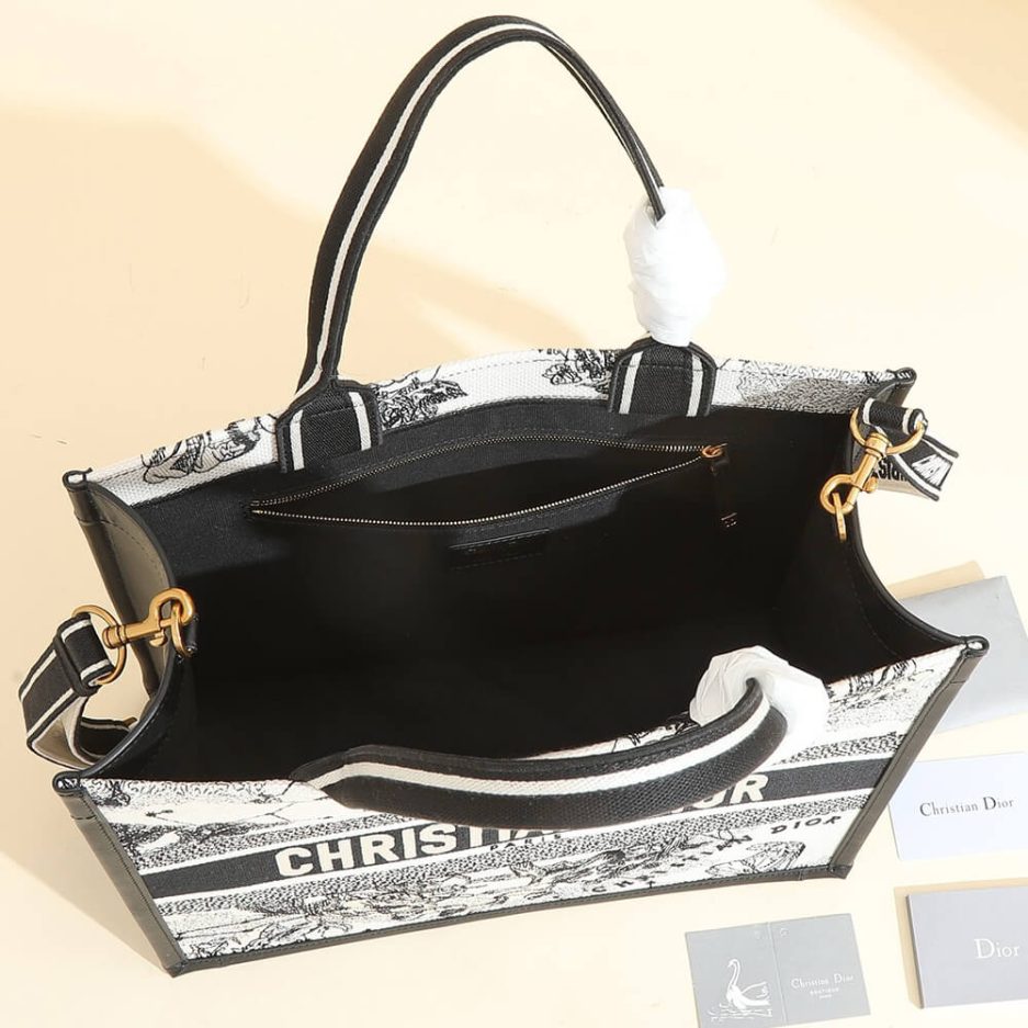 Medium D10r Book Tote