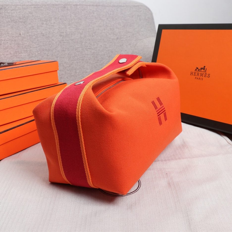 H**me5 toiletery bag
