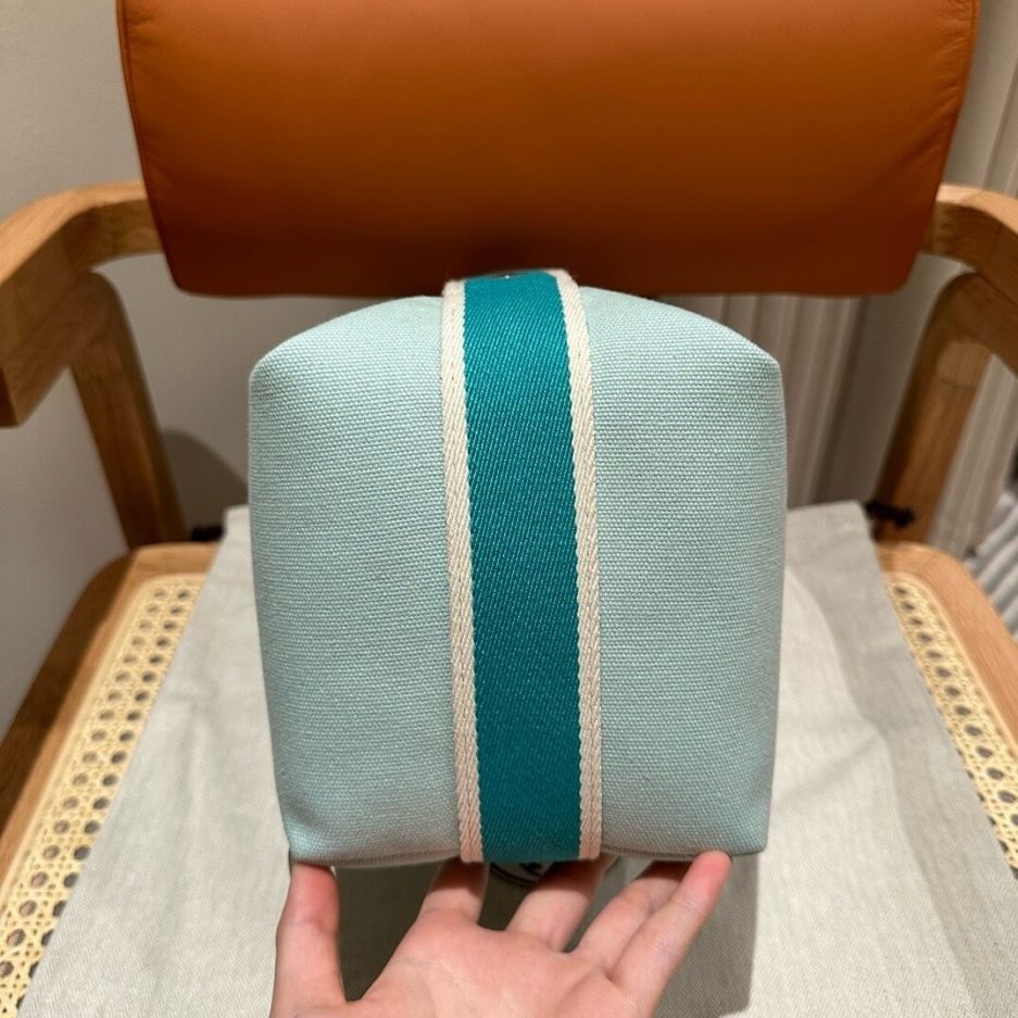 H**me5 toiletery bag