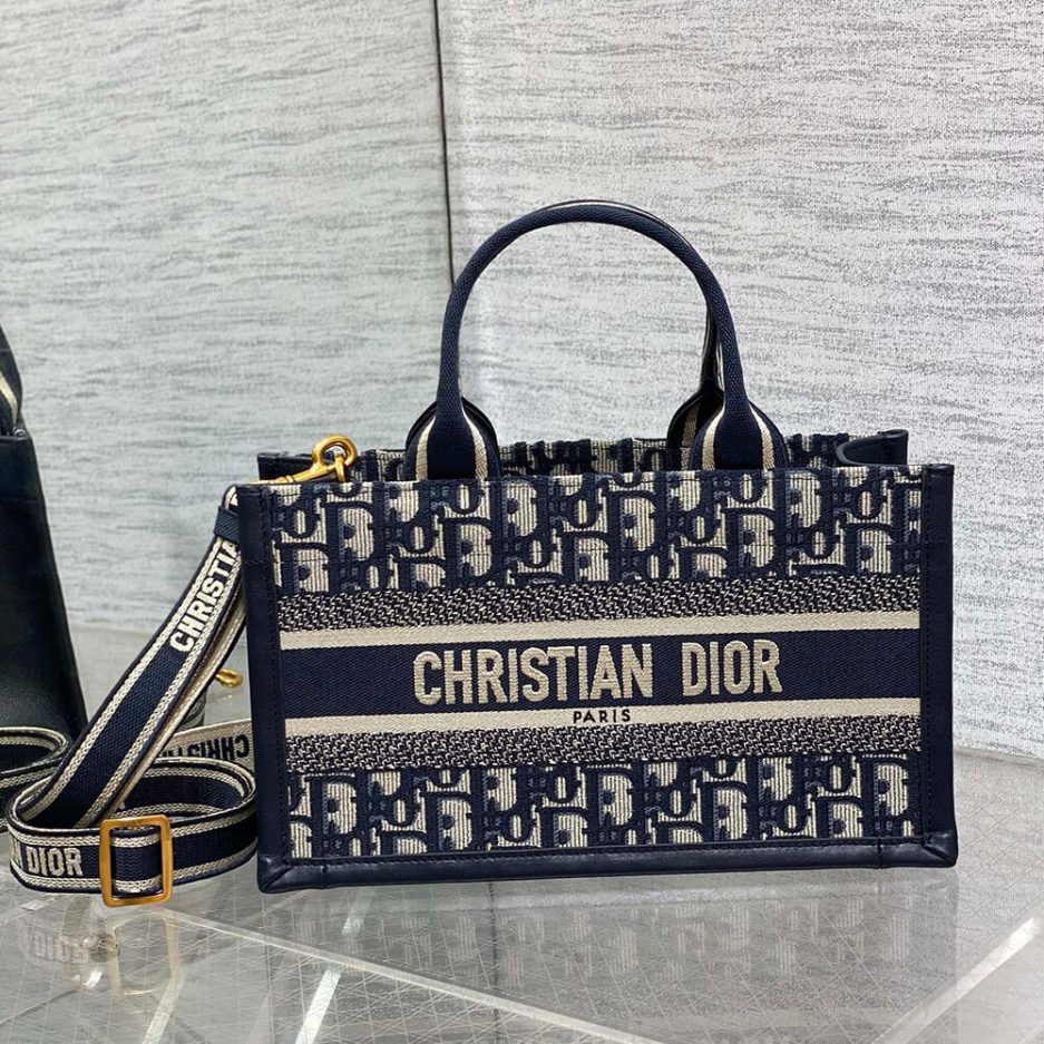 D10r East-West D10r Book Tote with strap