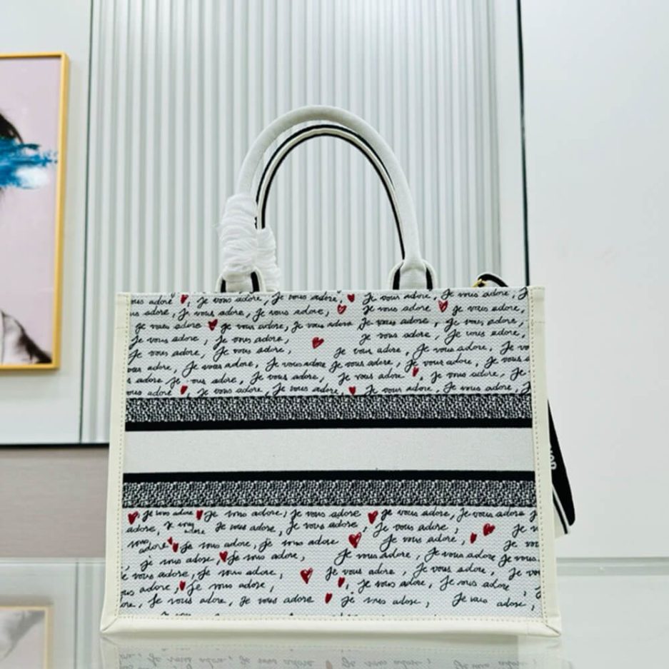 Medium D10r Book Tote
