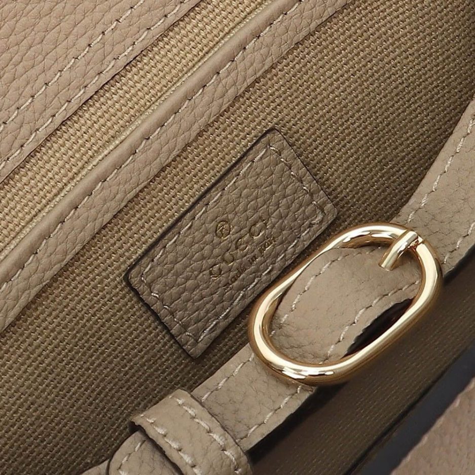 Gvc*1 SMALL TOTE BAG WITH HOOK CLOSURE