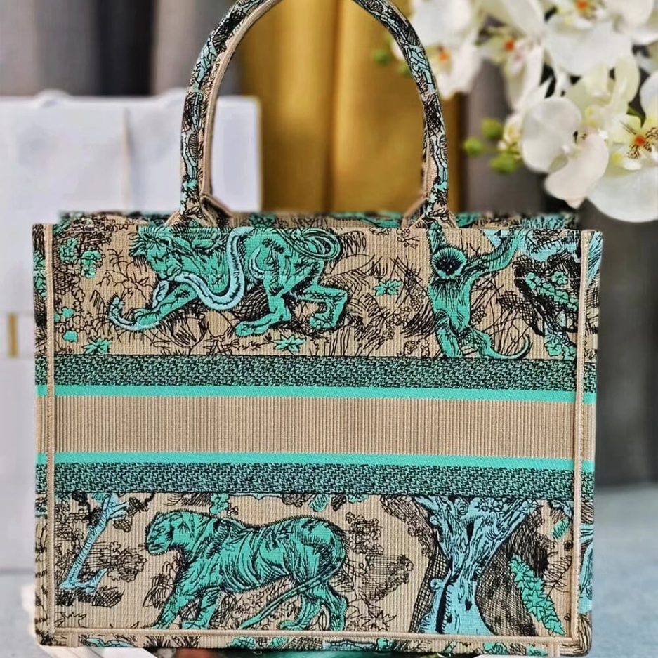 Medium D10r Book Tote