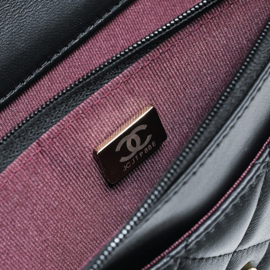 Ch**el classic chain wallet