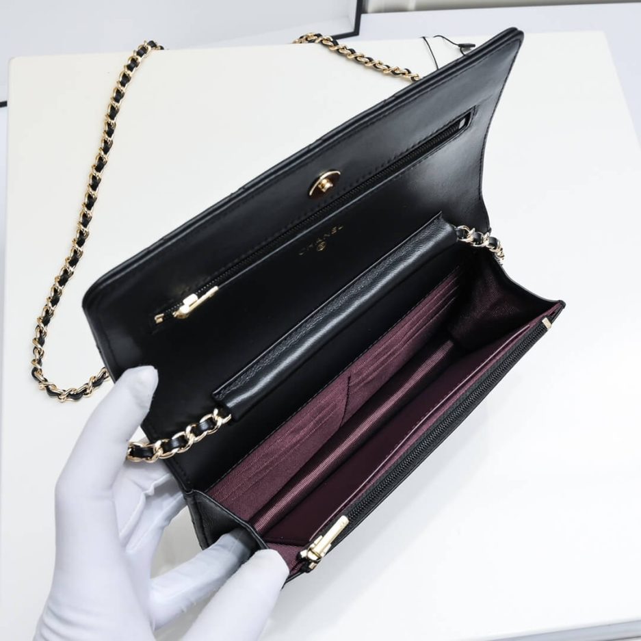 Ch**el classic chain wallet