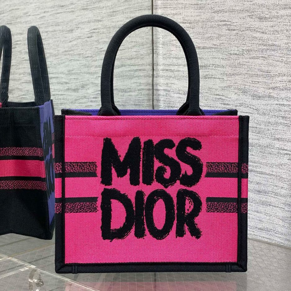 Small D10r Book Tote