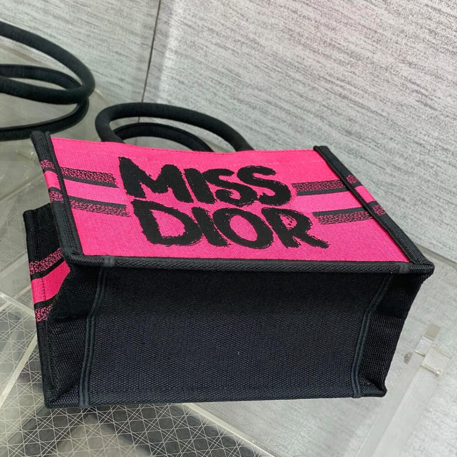 Small D10r Book Tote