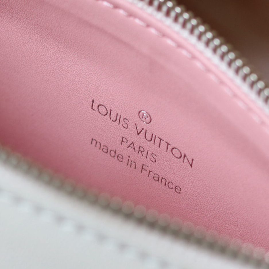 LV Coussin BB