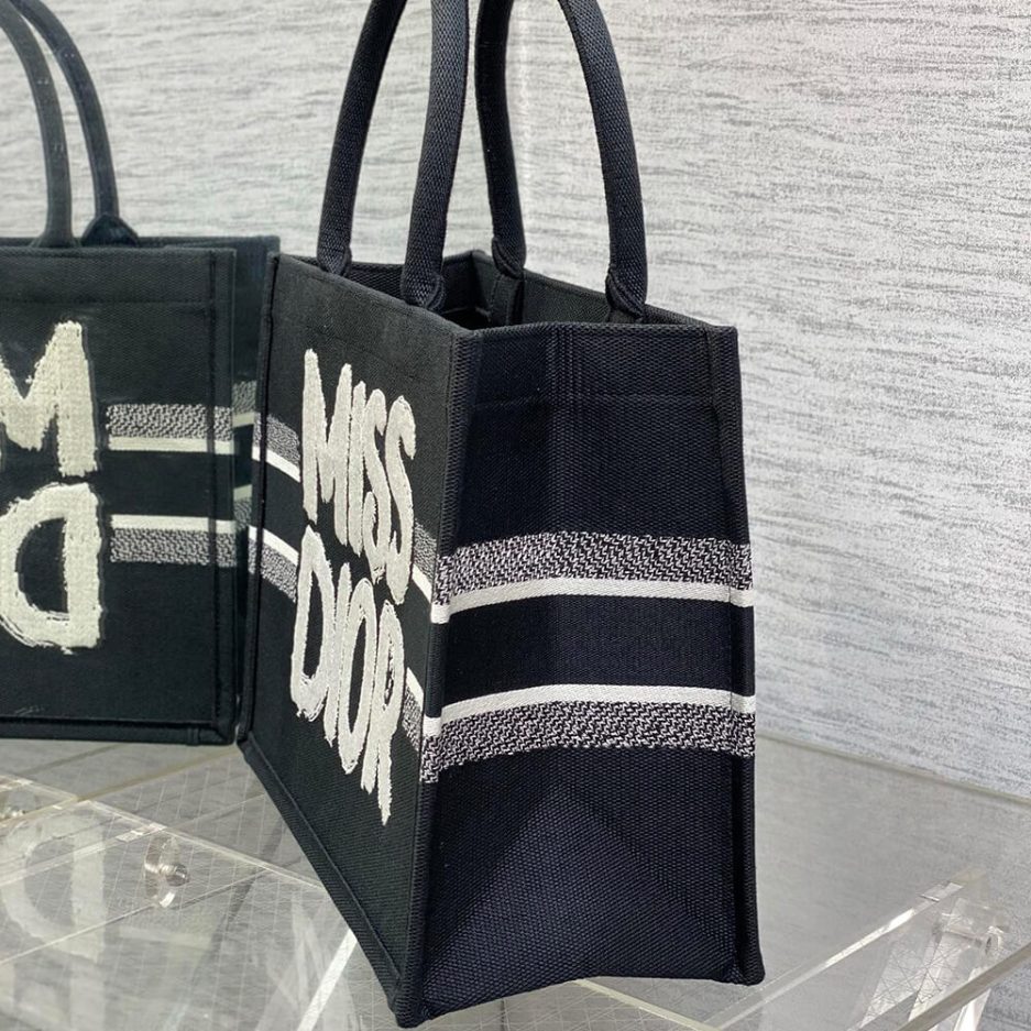Medium D10r Book Tote