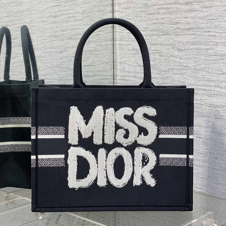 Medium D10r Book Tote