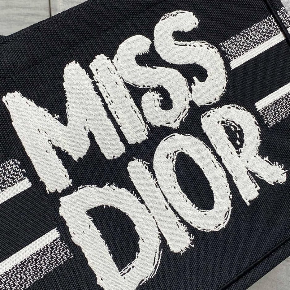 Medium D10r Book Tote