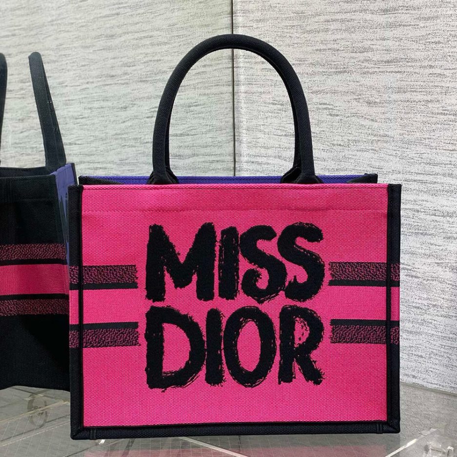 Medium D10r Book Tote