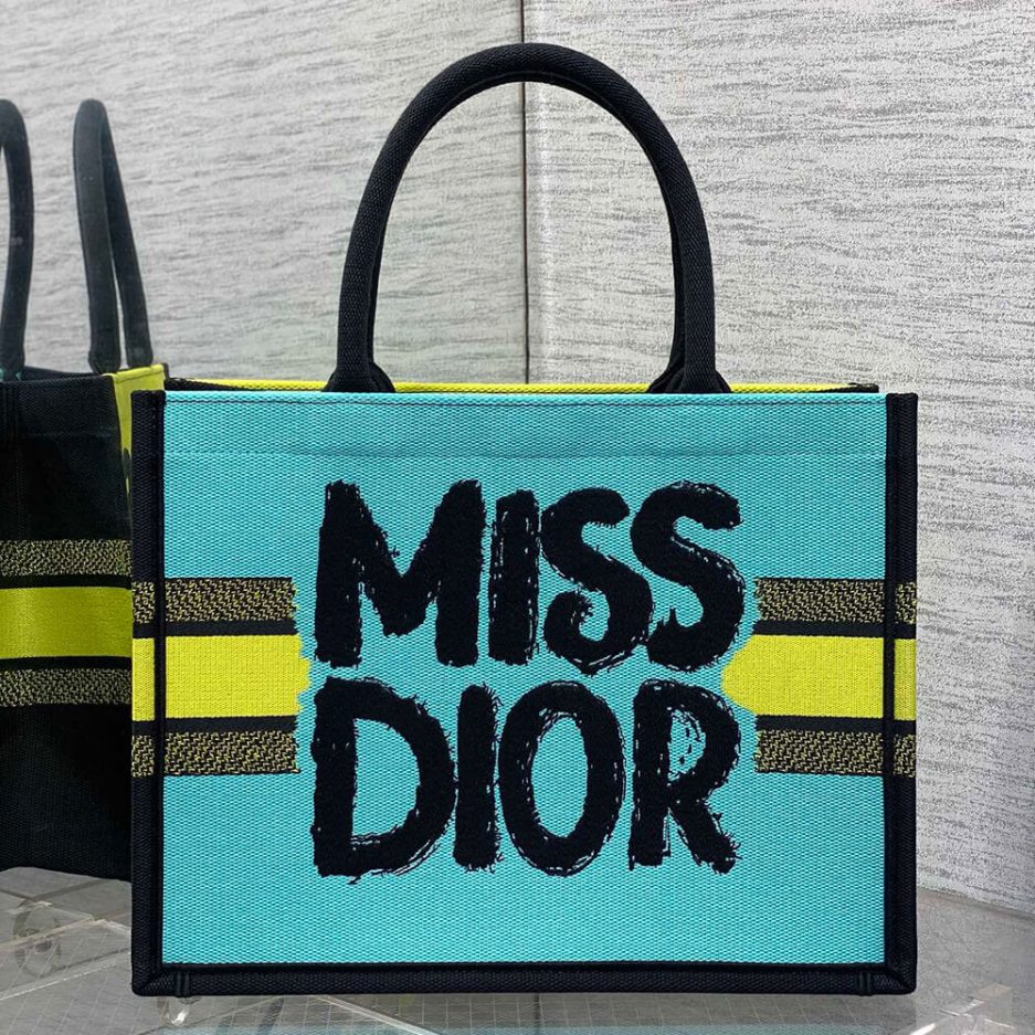 Medium D10r Book Tote