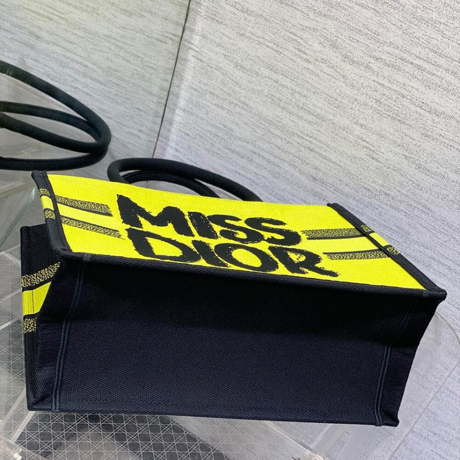 Medium D10r Book Tote