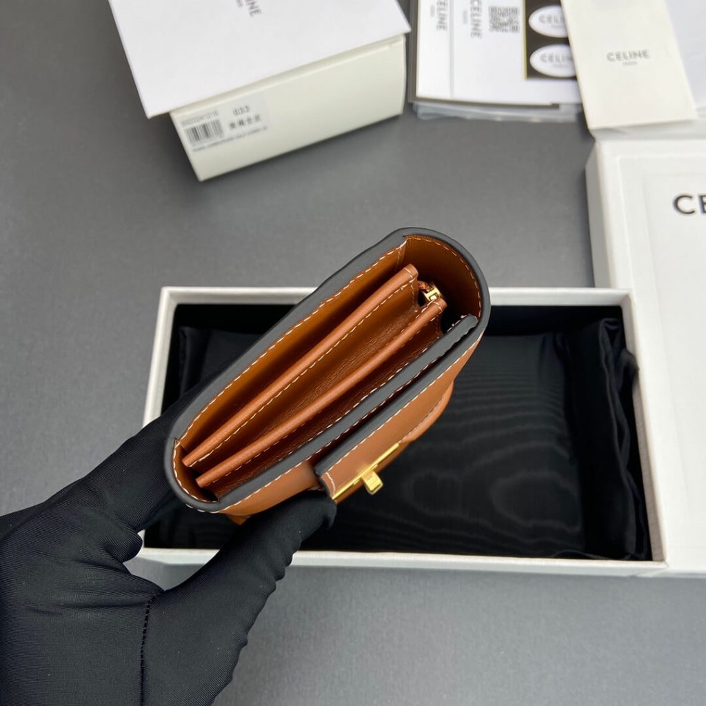 Ce1i*e 16 Large Wallet in Shiny Calf Leather
