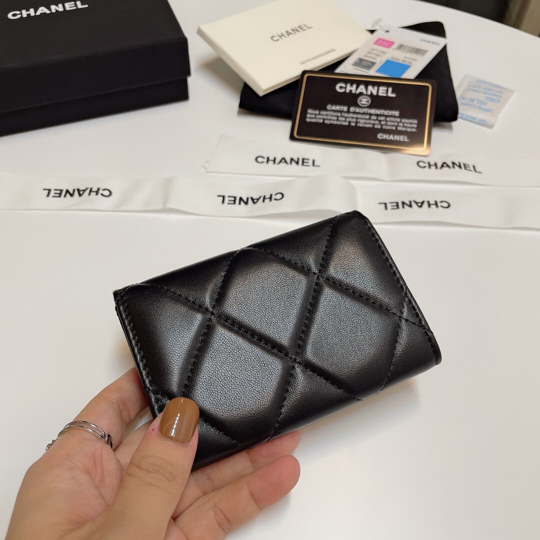 Ch**el 19 card holder with flap