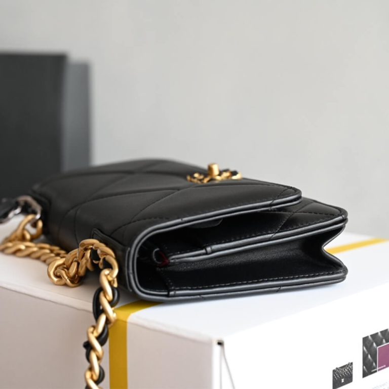 Ch**el 19 Chain Wallet(HIGH-END GRADE)
